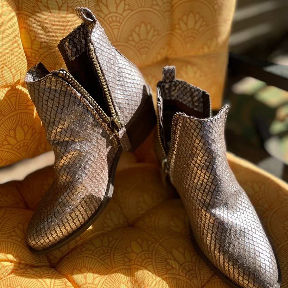 Ankle Boots 8.5 Vegan-feel like leather VeryG Booties